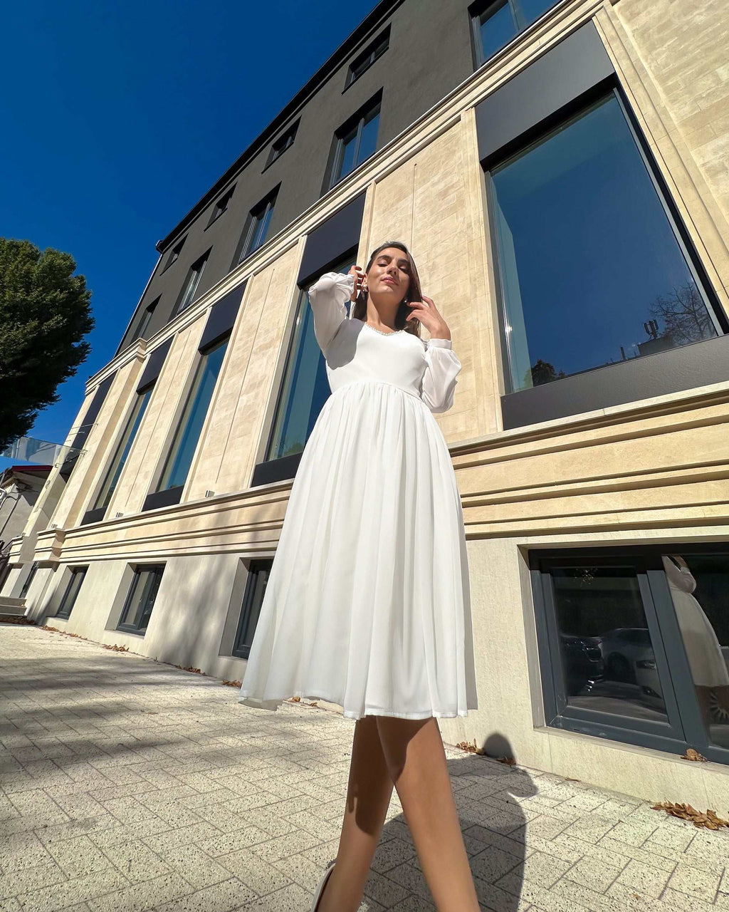 Rochie cununie civila cu mâneci lungi, decolteu cu perle, potrivită pentru cununie civilă, material semielastic.