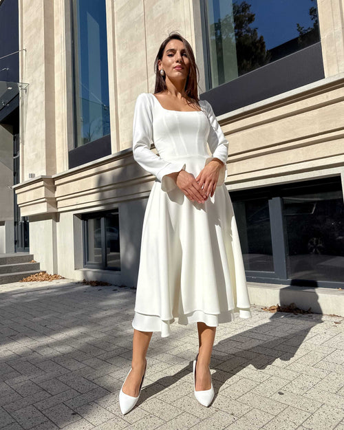 Rochie cununie civila evazată cu mâneci lungi și decolteu elegant, ideală pentru evenimente speciale.