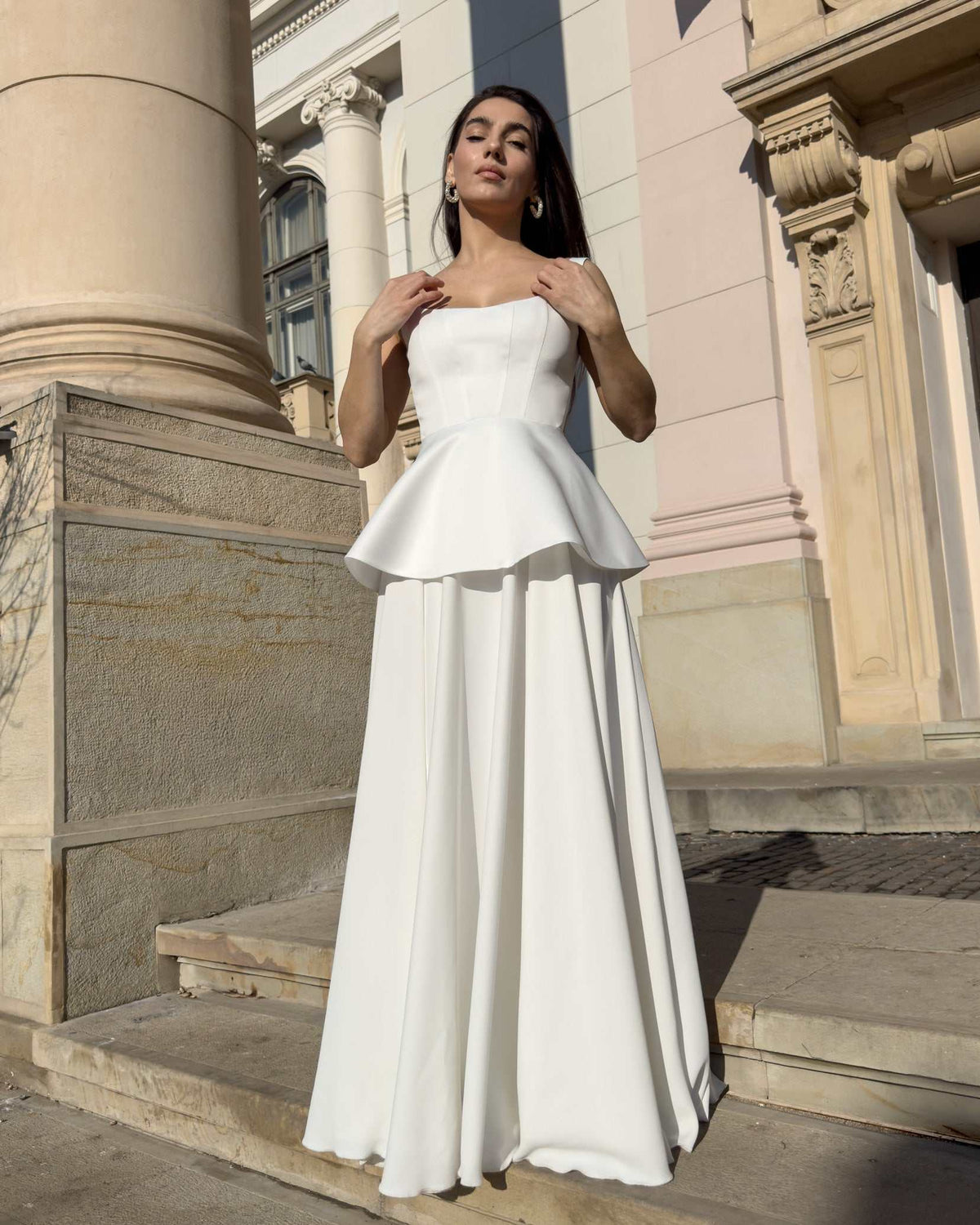 DELIA LARIÉTTE, rochie de mireasă din crep cu peplum detașabil