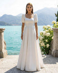 Abito da sposa semplice ed elegante con maniche
