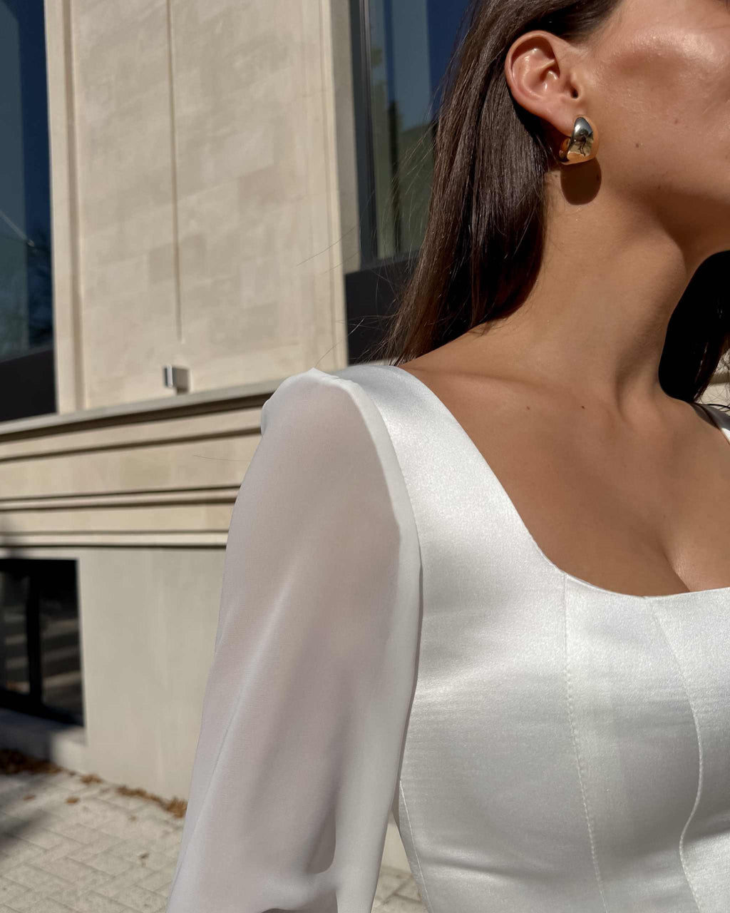 MAJORELLE LARIÉTTE, rochie de mireasă din satin cu corset și mâneci din voal
