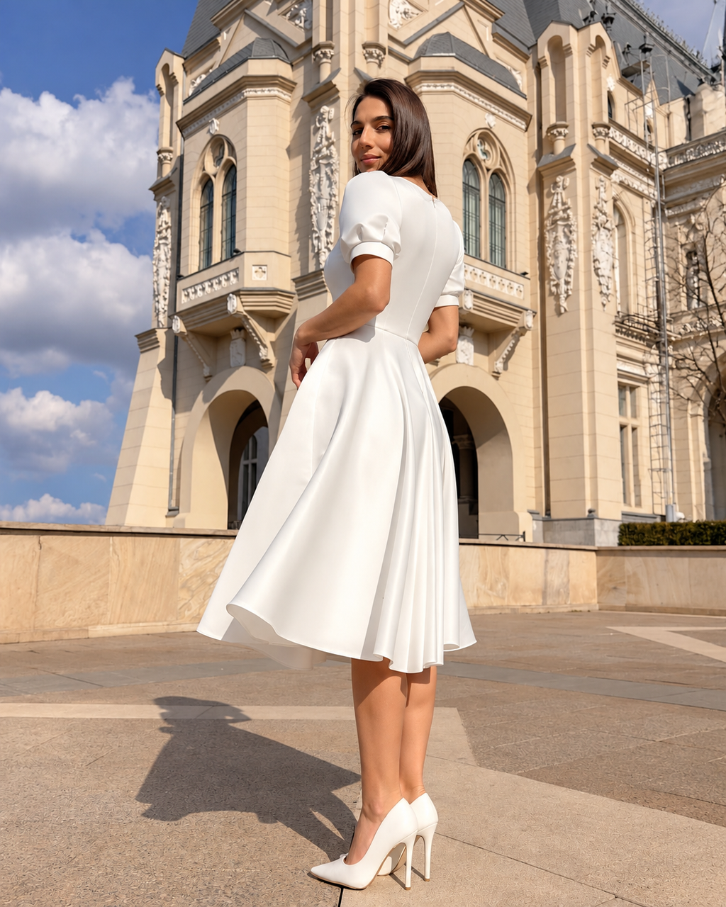 Abito bianco elegante per matrimonio civile