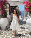 Abito bianco corto favoloso con corsetto e scollatura